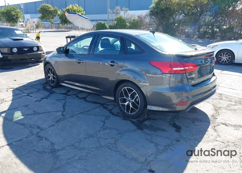 2015 Ford Focus Se z USA, uszkodzony, nr VIN 1FADP3F25FL313842